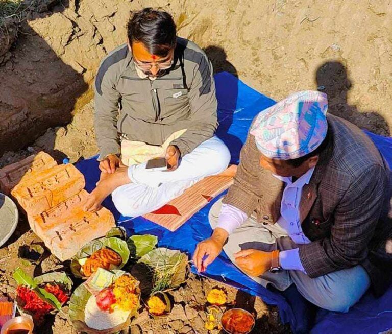 हतुवागढीको प्रशासनिक भवनको शिलान्यास