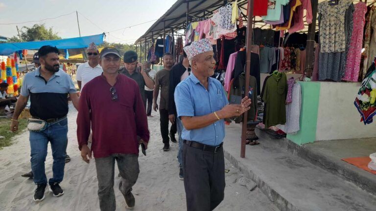 दमकका मेयर रामकुमार थापाले गरे सेतुमारी कृषि तथा पशुहाटको स्थलगत अवलोकन