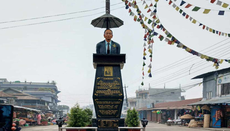 धरमपुरमा मुन्धुमवेता तथा दर्शनशास्त्री इमानसिह चेम्जोङको शालिक अनावरण