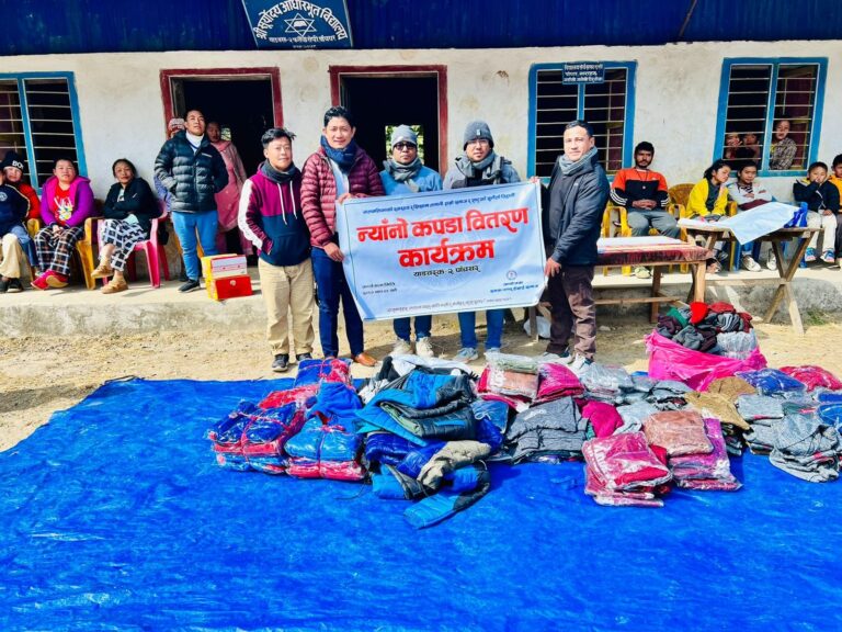 दमक ईसाई समाजद्धारा पाँचथरका विद्यार्थीहरुलाई न्यानो कपडा वितरण