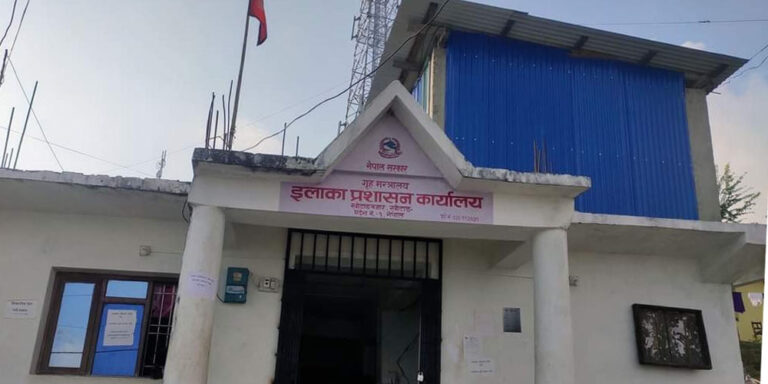 खोटाङको दुवै इलाका प्रशासन कार्यालयको सेवा अवरुद्ध