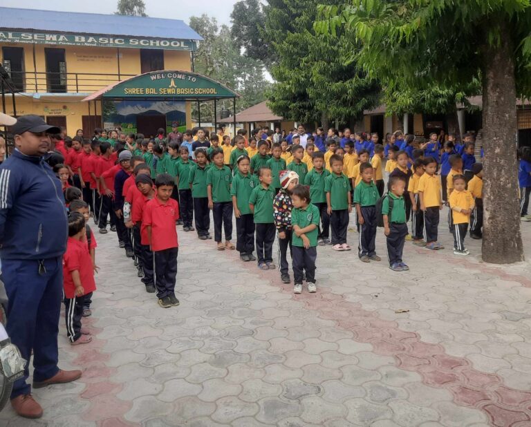 आमाको स्मृतिमा आङ्दम्बे परिवारले दिए बालसेवालाई ६२,६१५ रुपैया सहयोग