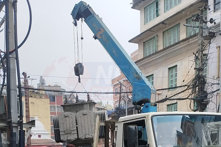 न्युरोड क्षेत्रका अव्यवस्थित बिजुलीका पोल तथा तार हटाउन महानगरको सहजीकरण